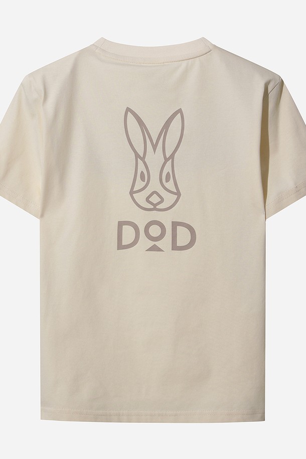 소로나 베이직 라운드 숏 티셔츠 여자(L.BEIGE)는 부드러운 면 소재로 제작되어 얇은 두께감으로 편안한 착용감을 선사합니다. 베이직하고 미니멀한 디자인에 라운드넥, 반소매, 숏 기장으로 시원하고 활동적인 스타일을 연출합니다. 캐주얼, 스포티한 무드로 동네 마실룩, 산책룩, 피트니스룩 등 다양한 TPO에 활용하기 좋습니다. 레귤러핏으로 편안하게 착용 가능하며, 베이지 컬러의 무지 디자인으로 어떤 하의와도 쉽게 매치할 수 있습니다. 봄, 여름 시즌에 데일리하게 즐겨 입기 좋은 아이템입니다.
