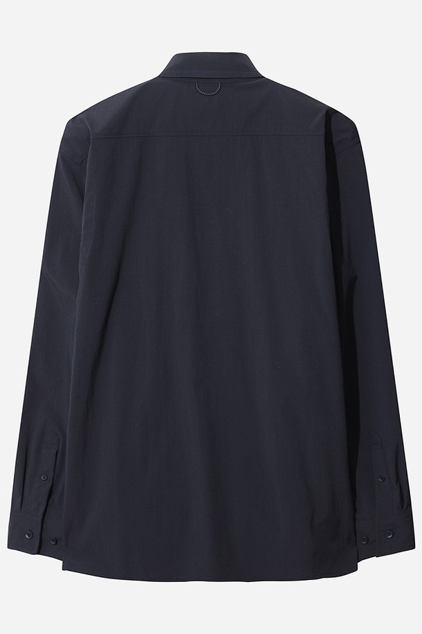 미니멀 캠퍼 스텐다드 셔츠(BLACK)는 일상과 캠핑 모두에 활용 가능한 공용 셔츠입니다. 봄, 가을에 적합하며, 미니멀하고 캐주얼한 스타일을 연출합니다. 레귤러핏의 긴 소매, 카라넥 디자인으로, 면 소재의 무지 블랙 컬러가 특징입니다. 캠퍼 스타일을 완성하는 스탠다드 핏 셔츠로, 어떤 룩에도 자연스럽게 매치됩니다.
