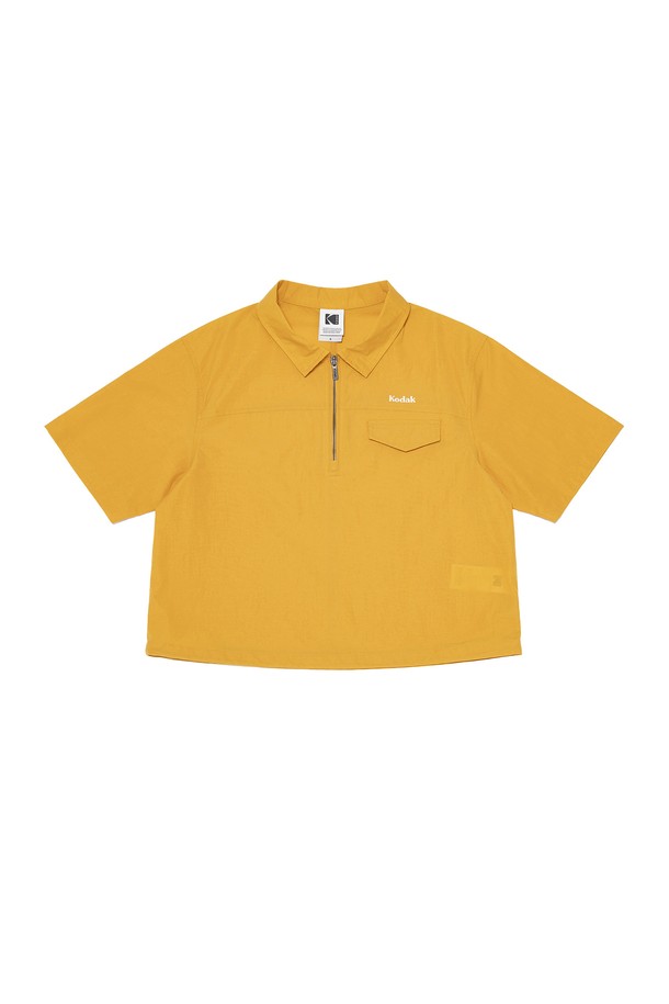 옐로우 컬러의 브리즈 라이트 카라형 반팔 아노락 우먼입니다. 여성 전용 핏으로 제작되었으며, 야외 활동과 일상에서 모두 활용하기 좋습니다. 시원한 촉감의 나일론, 면, 폴리우레탄 혼방 소재로 제작되어 여름철에도 쾌적하게 착용할 수 있습니다. 반집업 스타일의 카라넥 디자인과 레귤러핏으로 캐주얼, 스포티, 미니멀한 스타일을 연출할 수 있습니다. 크롭 기장과 무지 패턴으로 다양한 하의와 매치하기 용이하며 여행룩, 산책룩으로 추천합니다.
