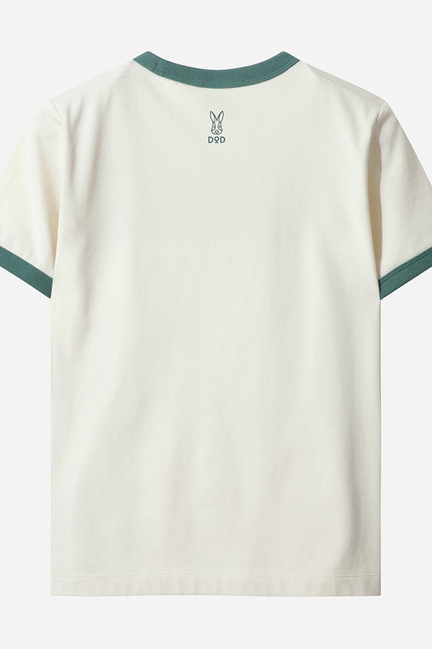 아이보리 컬러의 에이드 링거 라운드 반팔 티셔츠 여자입니다. 부드러운 면 소재로 제작되어 편안한 착용감을 선사하며, 레귤러핏과 라운드넥 디자인으로 어떤 스타일에도 쉽게 매치할 수 있습니다. 링거 디자인과 배색 디테일이 캐주얼하면서도 스포티한 무드를 연출합니다. 일상, 산책, 스포츠 활동 시 모두 활용 가능하며, 봄, 여름 시즌에 적합합니다. 레터링 패턴으로 포인트를 더했습니다.
