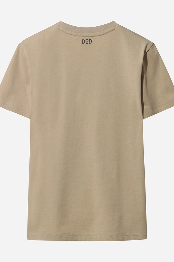 에이드 베이직 반팔 티셔츠 여자(TAN)는 여성용 반팔 티셔츠로, 봄, 여름에 활용하기 좋은 아이템입니다. 부드러운 면 소재로 제작되어 편안한 착용감을 선사하며, 레귤러핏과 라운드넥 디자인으로 베이직하고 스포티한 스타일을 연출합니다. 얇은 두께감으로 시원하게 입을 수 있으며, 무지 패턴에 탄(TAN) 컬러가 더해져 어떤 룩에도 잘 어울립니다. 피트니스룩 또는 여행룩에 매치하여 미니멀하면서도 활동적인 스타일을 완성해보세요.
