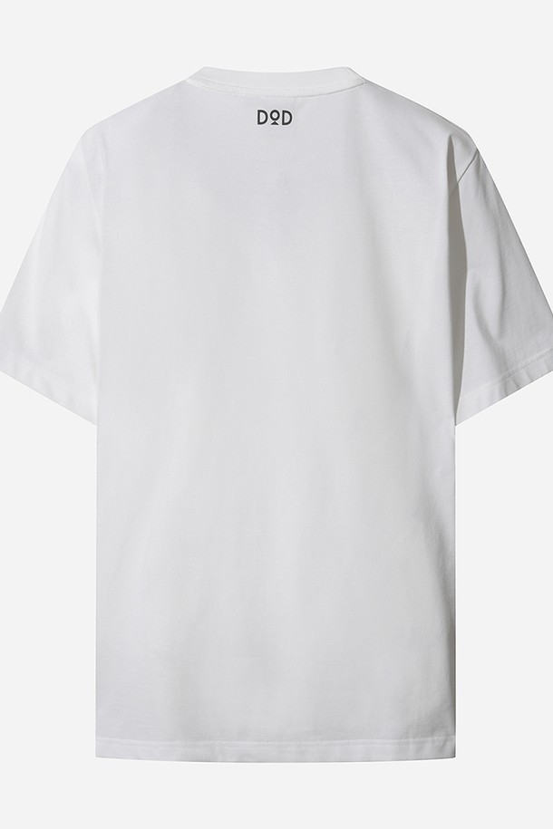 에이드 베이직 반팔 티셔츠 남자(OFF WHITE 2)는 남성용 반팔 티셔츠입니다. 오프 화이트 색상으로, 봄, 여름 계절에 적합하며 일상 및 스포츠 활동에 모두 활용할 수 있습니다. 베이직하고 스포티한 스타일로 디자인되었으며, 핏은 베이직핏, 소매는 반소매입니다. 라운드넥에 면 소재로 제작되어 부드러운 촉감을 선사합니다. 무지 패턴의 레귤러 기장 티셔츠로, 활동적인 남성에게 편안함을 제공합니다.
