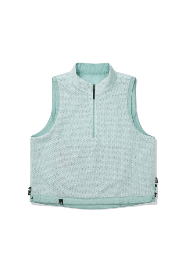 W) 모스(MOSS) 폴라텍 알파 다이렉트 90 리버시블 베스트는 민트 그린 컬러로, 아웃도어 활동과 일상에서 모두 활용 가능한 베스트입니다. 가을, 겨울 시즌에 적합하며, 스포티하고 캐주얼한 스타일을 연출합니다. 리버시블 디자인으로 다양한 스타일을 연출할 수 있으며, 폴라텍 알파 다이렉트 90g 소재를 사용하여 보온성과 통기성을 동시에 갖췄습니다. 메쉬코어 어댑티브 소재를 통해 얇고 가벼우면서도 속건 기능까지 제공합니다. 등산룩, 가을 나들이룩, 여행룩 등 다양한 TPO에 활용하기 좋습니다.
