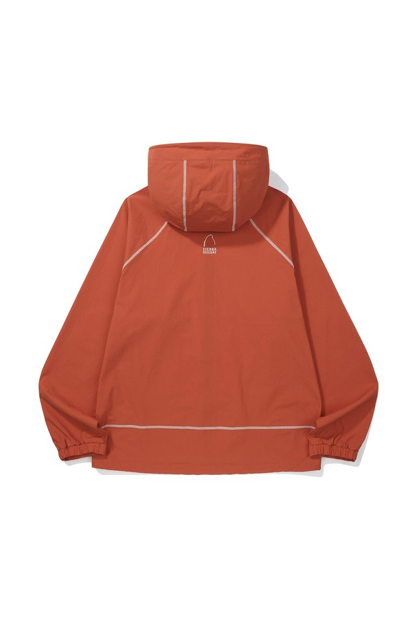 요세미티(YOSEMITE) 데이하이크 재킷 RED는 트레킹, 데이하이크, 일상, 야외활동에 적합한 아웃도어 재킷입니다. 봄, 가을에 착용하기 좋으며, 스포티, 클래식 스타일을 연출할 수 있습니다. 면, 나일론, 폴리우레탄 혼방 소재로 제작되었으며, 중간 두께감으로 간절기에 활용하기 좋습니다. 반티지 감성의 스티치 디테일, 구조적 절개선, 입체 절개, 밑단 스트링, 소매 벨크로, 넉넉한 포켓 등의 특징을 갖췄습니다. 발수, 방풍, 스트레치성, 생활 방수 기능으로 야외 활동 시 쾌적함을 제공합니다.
