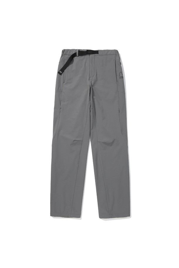 W(로사) 브러쉬드 소프트쉘 팬츠는 아웃도어 활동과 일상에서 모두 활용 가능한 세미와이드핏의 긴 바지입니다. 챠콜 컬러의 무지 디자인으로, 간절기부터 겨울까지 따뜻하게 착용할 수 있습니다. 나일론과 폴리우레탄 소재로 제작되어 부드러운 촉감과 뛰어난 방수, 방풍, 신축성, 통기성을 제공합니다. 곡선 절개, 벤틸레이션 지퍼, 멀티 포켓, 브러쉬드 안감 디테일로 기능성과 스타일을 모두 갖췄으며, 드로우코드 밴딩으로 편안한 착용감을 선사합니다. 등산룩, 겨울 데일리룩, 여행룩 등 다양한 TPO에 맞춰 스포티, 캐주얼, 미니멀한 스타일을 연출해보세요.
