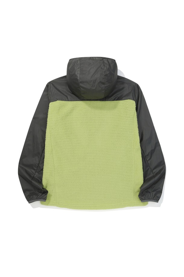 모스(MOSS) 폴라텍 알파 하이브리드 코어 쉴드 재킷 CHARCOAL은 아웃도어나 일상에서 폭넓게 활용 가능한 남녀 공용 자켓입니다. 차콜 색상의 무지 디자인으로, 스포티하고 캐주얼한 스타일을 연출하기 좋습니다. 봄, 가을, 겨울 등 계절에 걸쳐 하이킹, 캠핑, 가을 나들이 등 다양한 TPO에 적합합니다. 폴리에스터와 나일론 혼방 소재로 제작되어 가볍고 부드러운 촉감을 제공하며, 방풍, 발수, 보온, 통기, 속건 기능으로 쾌적한 착용감을 선사합니다. 레귤러핏에 집업 스타일로 편안하게 입을 수 있으며, 하이브리드 코트 타입으로 활동성을 높였습니다.
