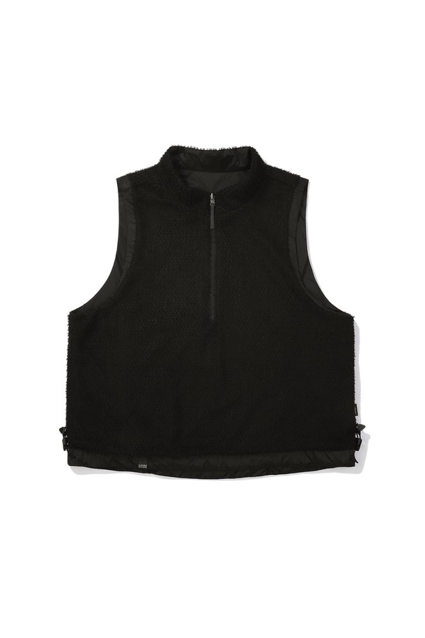 W) 모스(MOSS) 폴라텍 알파 다이렉트 90 리버시블 베스트는 블랙 색상의 남녀 공용 베스트입니다. 아웃도어 활동과 일상에서 모두 활용 가능하며, 봄, 가을, 겨울 계절에 적합합니다. 리버시블 디자인으로 다양한 연출이 가능하며, 경량, 방수, 방풍, 보온, 통기성 기능을 갖췄습니다. 폴리에스터와 나일론 혼방 소재로 제작되어 부드러운 촉감을 제공하며, 미니멀하고 스포티한 스타일을 연출합니다. 등산, 여행, 캠핑룩에 활용하기 좋습니다.
