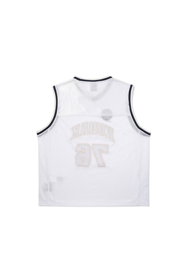 바스켓볼 메쉬 탑 WHITE는 시원한 여름을 위한 필수 아이템입니다. 통기성이 뛰어난 메쉬 소재로 제작되어 활동적인 움직임에도 쾌적함을 유지하며, 세미 오버핏으로 편안한 착용감을 선사합니다. 브이넥 디자인과 로고 패턴이 스포티한 무드를 더하고, 농구 유니폼 스타일로 개성 있는 스타일을 연출할 수 있습니다. 피트니스룩, 휴가룩, 여름 바캉스룩 등 다양한 TPO에 활용 가능하며, 스포티 또는 캐주얼 스타일을 즐기는 분들께 추천합니다. 네이비 색상도 준비되어 있습니다.
