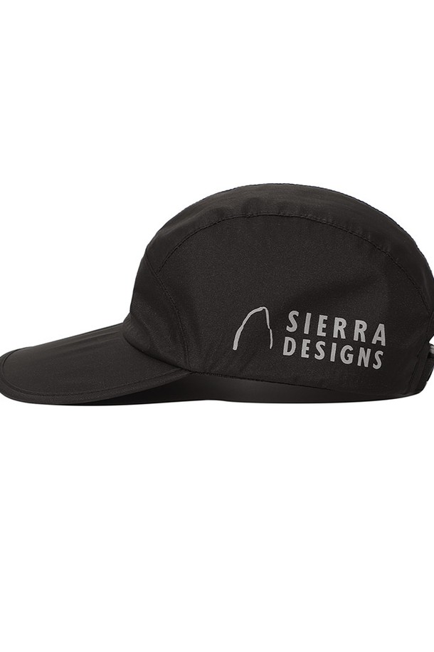 NEXUS(넥서스) 3레이어 캡 BLACK은 일상과 아웃도어 활동 모두에 적합한 남녀 공용 캡모자입니다. 사계절 착용 가능하며, 3레이어 소재를 사용하여 방수 기능을 갖춘 것이 특징입니다. 캐주얼, 미니멀, 고프코어 스타일 모두에 잘 어울리며, 무지 디자인에 로고 장식으로 포인트를 더했습니다. 일반적인 모자 깊이와 챙 넓이로 편안한 착용감을 제공하며, 나일론 소재를 사용하여 내구성을 높였습니다.
