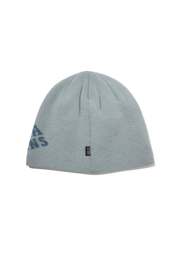 라플린(RAUGHLIN) 울 비니 SBLUE는 부드러운 촉감과 깊은 모자 깊이로 편안한 착용감을 선사합니다. 100% 울 소재로 제작되어 가을, 겨울철 뛰어난 보온성을 제공하며, 스카이블루 컬러와 무지 디자인으로 미니멀, 클래식, 캐주얼 등 다양한 스타일을 연출하기 좋습니다. 출근룩과 데이트룩에 포인트를 더해 세련된 분위기를 연출할 수 있으며, 라플린(RAUGHLIN)만의 감각적인 디자인이 돋보입니다. 추운 계절, 따뜻함과 스타일을 동시에 잡을 수 있는 필수 아이템입니다.
