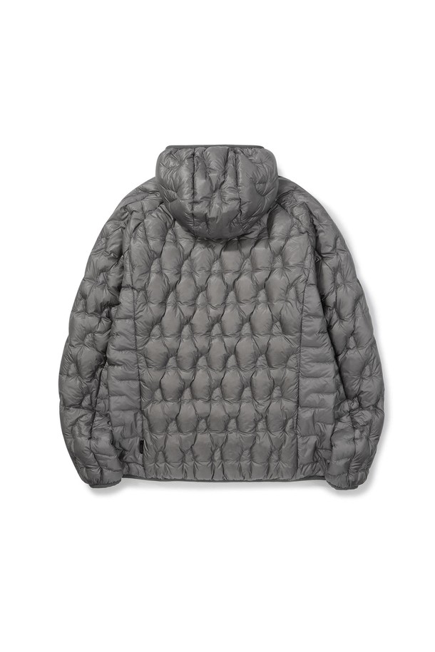 하프돔(HALFDOME) 경량 구스다운 후드 재킷 GREY는 겨울철 캐주얼 및 스포티 스타일을 연출하기에 좋은 숏패딩입니다. 오버핏으로 제작되어 편안한 착용감을 제공하며, 무지 디자인의 그레이 컬러는 어떤 옷에도 잘 어울립니다. 가볍고 따뜻한 구스다운 충전재와 부드러운 촉감으로 우수한 보온성을 자랑합니다. 집업 스타일의 긴 소매 후드 재킷으로, 일상생활에서 폭넓게 활용할 수 있습니다.
