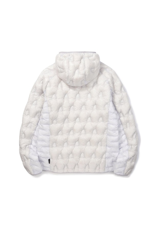 하프돔(HALFDOME) 경량 구스다운 후드 재킷 LIGHT GREY는 겨울철 일상과 아웃도어 활동에 적합한 남녀 공용 아우터입니다. 라이트 그레이 컬러의 무지 디자인으로, 스포티하면서도 캐주얼한 스타일을 연출합니다. 가볍고 부드러운 구스다운 소재에 후드 일체형 디자인으로 보온성을 높였으며, 레귤러핏과 집업 여밈 방식으로 편안한 착용감을 제공합니다. 여행이나 등산, 캠핑 등 다양한 TPO에 활용 가능하며, 미니멀, 캐주얼, 스포티 스타일을 즐기는 분들께 추천합니다. 두꺼운 두께감으로 추운 날씨에도 따뜻하게 몸을 보호해 줍니다.
