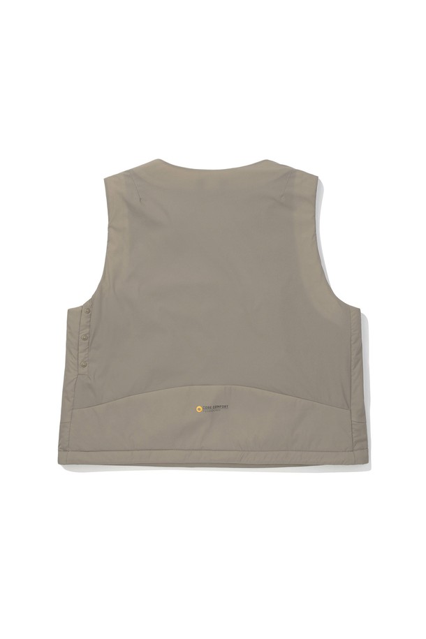 W(로사) 코어 컴포트 인슐레이션 베스트 BROWN은 아웃도어 및 일상에서 활용하기 좋은 남녀 공용 베스트입니다. 브라운 컬러의 무지 디자인으로, 봄, 가을에 스포티한 스타일을 연출할 수 있습니다. 발수, 방풍, 보온 기능을 갖춰 변덕스러운 날씨에도 쾌적하게 활동 가능하며, 코어컴포트 시스템, 바디 맵핑 설계, 부위별 보온 기술, Primaloft Gold 충전재를 사용하여 편안함을 제공합니다. 등산룩, 여행룩, 가을 나들이룩과 같은 TPO에 활용하기 좋으며, 스포티, 캐주얼, 고프코어 스타일을 즐겨 입는 분들께 추천합니다.
