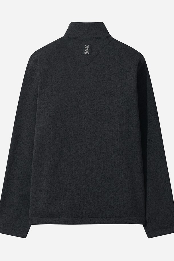 **남성) 템프니트 집업 재킷(BLACK)**

부드러운 촉감의 니트 소재로 제작된 남성용 집업 재킷입니다. 일상과 가벼운 스포츠 활동에 모두 적합하며, 봄, 가을 간절기에 활용하기 좋습니다. 심플한 디자인과 레귤러핏으로 스포티, 캐주얼, 미니멀 스타일을 연출할 수 있습니다. 얇은 두께감으로 편안하게 착용 가능하며, 보온 기능도 갖추었습니다. 블랙 컬러의 무지 디자인으로 어떤 옷에도 쉽게 매치할 수 있는 실용적인 아이템입니다.
