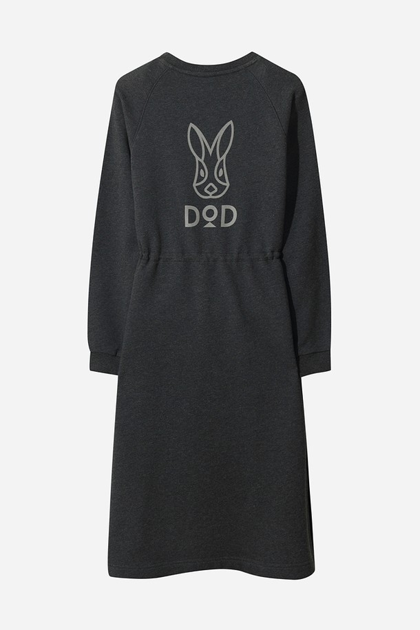 여성) 트리플 컬러 원피스(다크 멜란지)는 봄, 가을에 어울리는 여성용 원피스입니다. 베이직하고 미니멀한 스타일로, 데이트룩과 모임룩에 적합하며, 캐주얼, 클래식 스타일 연출에도 좋습니다. 부드러운 플레어 A라인 치마핏에 7부 소매와 라운드넥 디자인이 특징이며, 하이웨스트 디자인으로 다리가 길어 보이는 효과를 줍니다. 다크 멜란지 컬러의 무지 원피스로, 다양한 스타일을 연출하기 용이합니다.
