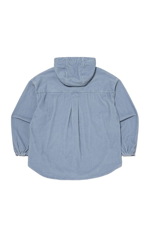 브라우니 코듀로이 윈드 셔츠 S.BLUE는 가을, 겨울 시즌에 어울리는 셔츠 재킷입니다. 스카이블루, 블랙, 브라운 세 가지 컬러로 출시되었으며, 일상에서 캐주얼하게 착용하기 좋습니다. 세미 오버핏으로 편안한 착용감을 제공하며, 코듀로이 소재와 얇은 두께감으로 간절기에도 부담 없이 즐길 수 있습니다. 집업 스타일로 간편하게 걸칠 수 있으며, 브라우니 카메라 모티브 디자인이 돋보이는 이너형 자켓입니다. 가을 나들이룩이나 겨울 데일리룩 등 다양한 스타일을 연출해보세요.
