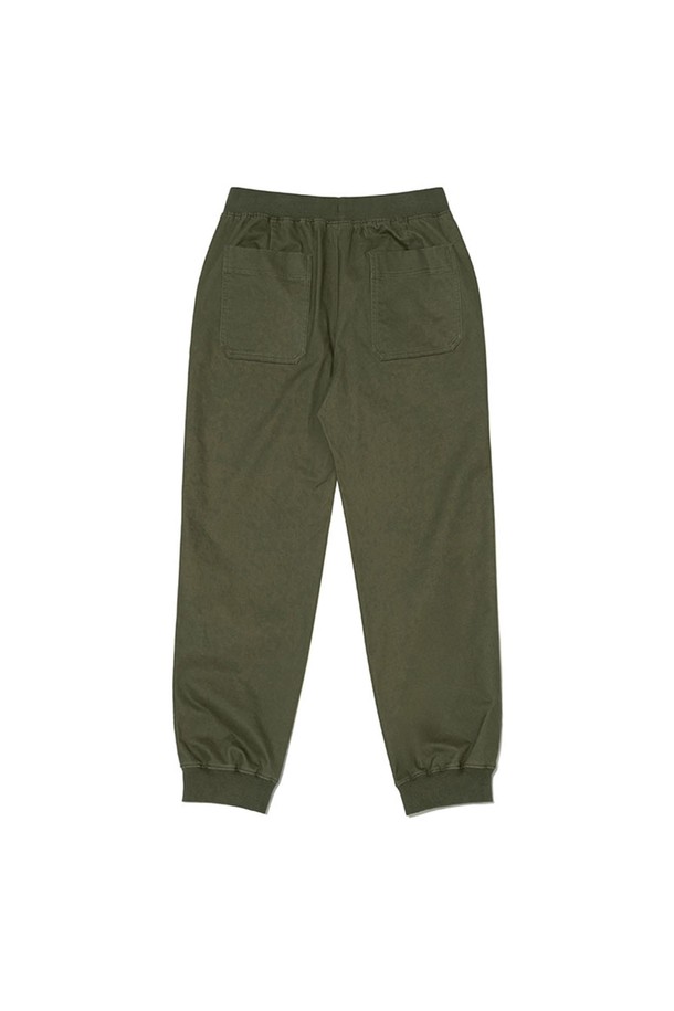 따뜻하고 부드러운 착용감의 웜코튼 레귤러 조거 이지 팬츠입니다. 면, 레이온, 아크릴, 폴리우레탄 혼방 소재로 제작되어 편안함을 선사하며, 카키 색상으로 어떤 상의와도 잘 어울립니다. 캐주얼 스타일의 무지 디자인으로 데일리룩에 활용하기 좋고, 두꺼운 두께감과 피치감으로 포근한 느낌을 줍니다. 밴딩 처리된 허리와 레귤러핏 조거 디자인으로 활동성 또한 보장합니다. 긴 기장으로 다리가 길어 보이는 효과를 주며, 편안함과 스타일을 동시에 잡을 수 있는 아이템입니다.
