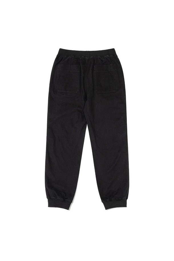 따뜻함과 편안함을 선사하는 웜코튼 레귤러 조거 이지 팬츠 BLACK입니다. 부드러운 촉감의 면, 레이온, 아크릴, 폴리우레탄 혼방 소재로 제작되어 가을, 겨울 시즌에 적합합니다. 레귤러 핏과 조거 스타일로 캐주얼하고 베이직한 스타일을 연출하며, 허리 밴딩으로 편안한 착용감을 제공합니다. 무지 디자인에 피치가공으로 부드러움을 더하여 데일리룩, 집콕룩, 산책룩 등 다양한 TPO에 활용할 수 있습니다. 미니멀, 클래식 스타일을 즐겨 입는 분들께 추천합니다.
