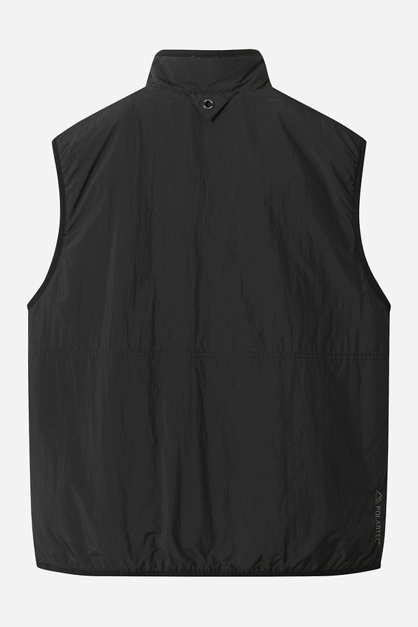 유니) 에센셜 파워필 패딩 베스트(BLACK)는 가을과 겨울에 따뜻하게 착용할 수 있는 남녀 공용 베스트입니다. 블랙 색상의 무지 디자인으로 어떤 스타일에도 쉽게 매치할 수 있으며, 캐주얼하고 미니멀한 무드를 연출합니다. 넉넉한 두께감과 부드러운 나일론 소재, 안감의 패딩 충전재는 뛰어난 보온성을 제공합니다. 집업 스타일로 간편하게 착용 가능하며, 레귤러핏으로 편안한 착용감을 선사합니다. 가볍고 실용적인 베이직 아이템으로 일상에서 활용하기 좋습니다.
