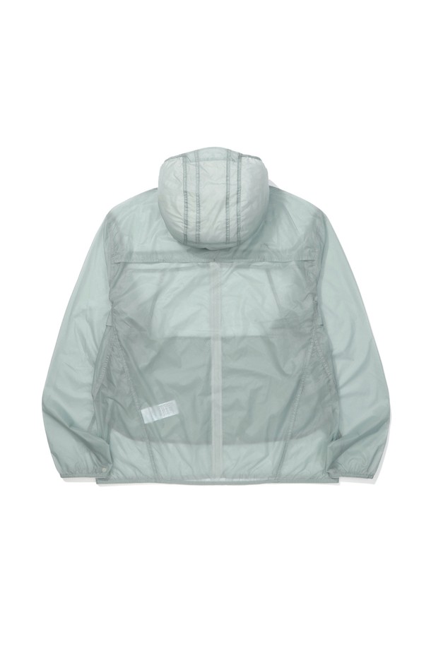 뮤어(MUIR) 라이트 초경량 윈드 재킷 LIGHT GREY는 일상, 러닝, 스포츠 활동에 적합한 남녀 공용 윈드브레이커입니다. 가볍고 부드러운 나일론 소재로 제작되어 얇고 편안한 착용감을 제공하며, 봄, 여름 시즌에 활용하기 좋습니다. 레귤러핏으로 제작되었으며, 집업 스타일로 간편하게 착용할 수 있습니다. 라이트 그레이 컬러의 무지 디자인으로 스포티하면서도 미니멀한 스타일을 연출합니다. 윈드 재킷의 특징인 방풍 기능과 초경량 설계로 활동성을 높였습니다.
