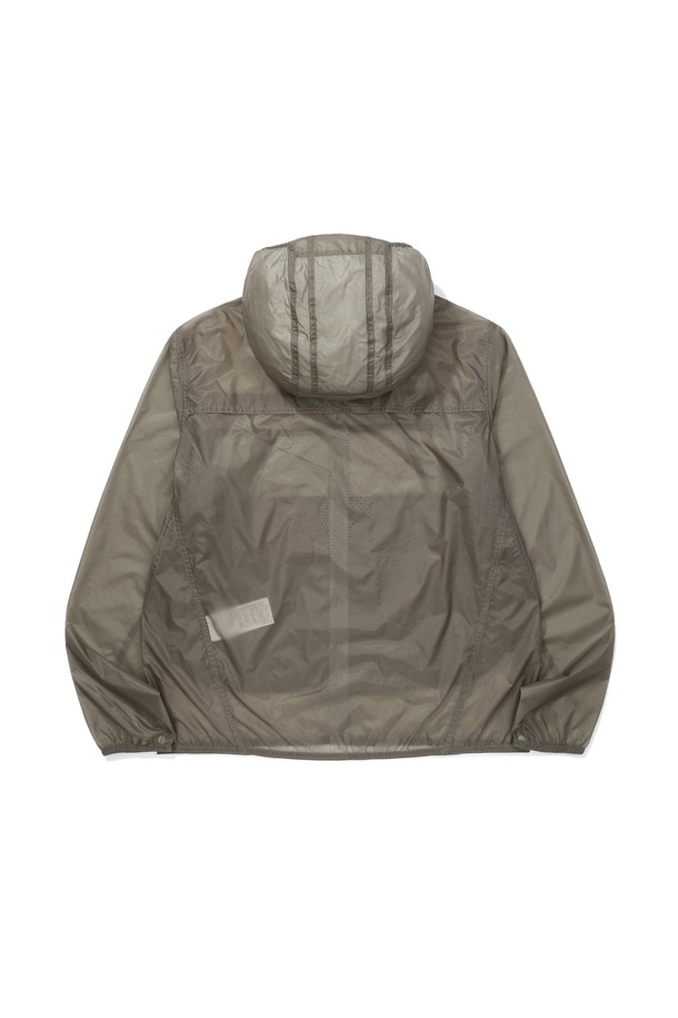 MUIR(뮤어) 라이트 초경량 윈드 재킷 BROWN은 가볍고 편안한 착용감을 제공하는 공용 윈드 재킷입니다. 브라운 컬러의 무지 디자인으로, 스포티, 캐주얼, 미니멀 스타일을 소화하며 일상, 러닝, 하이킹 등 다양한 활동에 적합합니다. 봄, 여름, 가을 계절에 활용하기 좋으며, 레귤러 핏과 집업 스타일로 편안하게 착용할 수 있습니다. 뛰어난 경량성과 방풍 기능을 갖춘 나일론 소재로 제작되어 부드러운 촉감을 선사합니다. 가볍게 걸치기 좋아 러닝룩, 산책룩, 여행룩 등 다양한 TPO에 활용 가능합니다.
