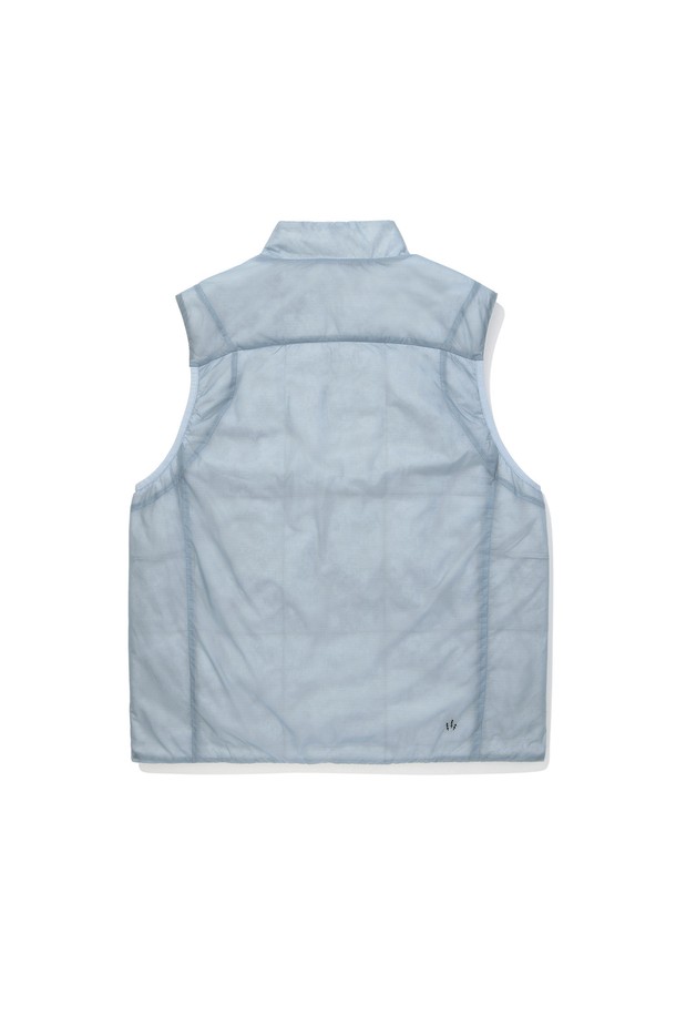 가넷(GARNET) 경량 인슐레이션 베스트 LIGHT BLUE는 가볍고 따뜻한 착용감을 제공하는 남녀 공용 베스트입니다. 라이트 블루 컬러의 무지 디자인으로, 캐주얼 및 스포티 스타일을 연출하기 좋습니다. 간절기부터 겨울까지 활용 가능하며, 일상 및 아웃도어 활동에 적합합니다. 발수, 방풍 기능과 보온성을 갖춘 경량 베스트로, 활동성을 높여줍니다. 안감은 프리마로프트를 사용하여 부드러운 촉감을 선사합니다.
