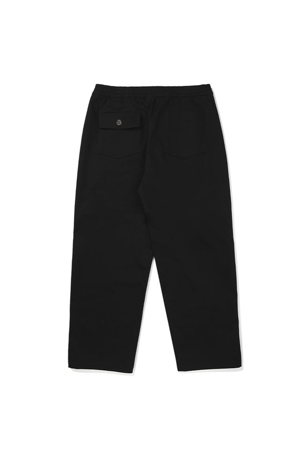 따뜻한 감촉의 웜코튼 세미오버 테이퍼드 이지 팬츠 블랙입니다. 부드러운 피치감 소재에 스판성을 더해 편안한 착용감을 선사합니다. 캐주얼, 미니멀, 클래식 스타일을 모두 소화하며, 일상, 동네 마실, 집콕, 여행 등 다양한 TPO에 활용하기 좋습니다. 면, 레이온, 아크릴, 폴리우레탄 혼방으로 제작되었으며, 두께감 있는 원단이 포근함을 더합니다. 세미오버핏과 테이퍼드 핏으로 트렌디한 스타일을 연출해보세요.
