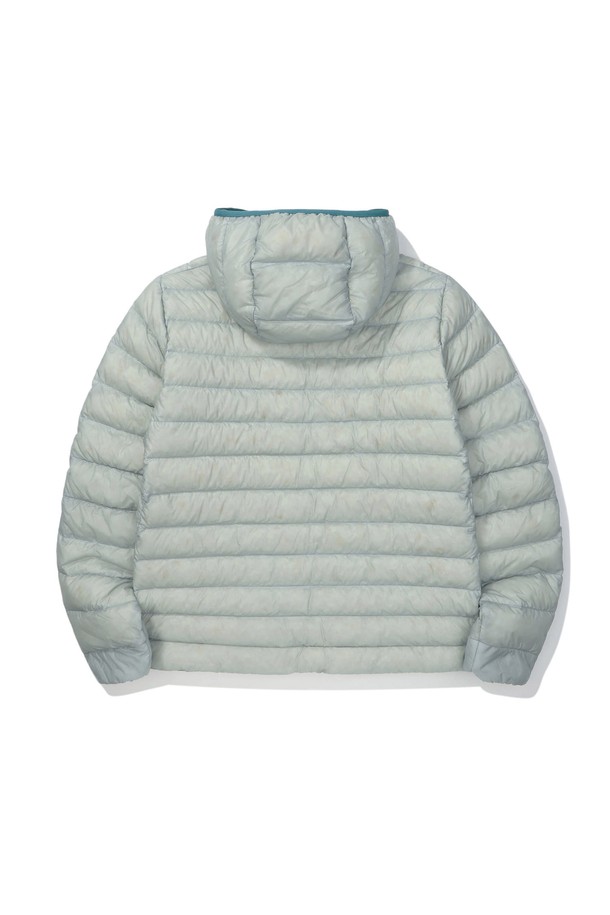 W(더블유) 뮤어(MUIR) 경량 구스다운 후드 재킷 LIGHT GREY는 가볍고 따뜻한 겨울 아우터입니다. 라이트 그레이 컬러의 무지 디자인으로, 스포티하고 캐주얼한 스타일을 연출합니다. 백패킹, 등반, 아웃도어 활동에 적합하며, 방수, 보온, 통기성을 갖춰 쾌적한 착용감을 제공합니다. 초경량 구스다운, 2WAY 지퍼, 내부 가슴 포켓, 패커블 기능, 다운프루프, 드라이다운 등 다양한 기능성을 더했습니다. 겨울철 등산룩, 데일리룩, 캠핑룩에 활용하기 좋은 레귤러핏의 패딩 재킷입니다.
