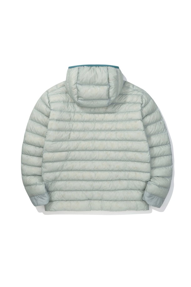 뮤어(MUIR) 경량 구스다운 후드 재킷 LIGHT GREY는 가볍고 따뜻한 겨울철 아우터입니다. 라이트 그레이 컬러의 무지 디자인으로, 스포티, 캐주얼, 고프코어 스타일을 연출하기 좋습니다. 800 필파워 구스다운, 발수 및 방풍 기능을 갖춰 백패킹, 등반, 아웃도어 활동에 적합하며, 드라이다운, 패커블 기능으로 휴대성을 높였습니다. 2WAY 지퍼, 레귤러핏, 긴 소매 기장, 두꺼운 두께감으로 보온성을 극대화했으며, 부드러운 촉감으로 편안한 착용감을 제공합니다. 등산룩, 캠핑룩, 겨울 데일리룩 등 다양한 TPO에 활용 가능합니다.
