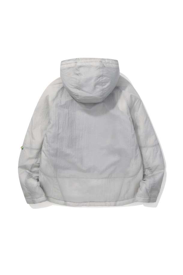 W 모스(MOSS) 코어 컴포트 인슐레이션 재킷 LIGHT GREY는 하이킹, 일상 등 다양한 활동에 적합한 아우터입니다. 봄, 가을, 겨울 계절에 착용 가능하며, 스포티한 스타일을 연출합니다. 무지 패턴에 레귤러핏으로 제작되었으며, 집업 여밈 방식을 적용했습니다. 초경량, 발수, 방풍, 벤틸레이션, 보온 기능을 갖춰 활동성을 높였으며, 코어컴포트 시스템과 바디 맵핑 설계를 통해 쾌적함을 더했습니다. 등산룩, 여행룩, 겨울 데일리룩과 잘 어울리며, 스포티, 미니멀, 고프코어 스타일을 즐기는 분들께 추천합니다.
