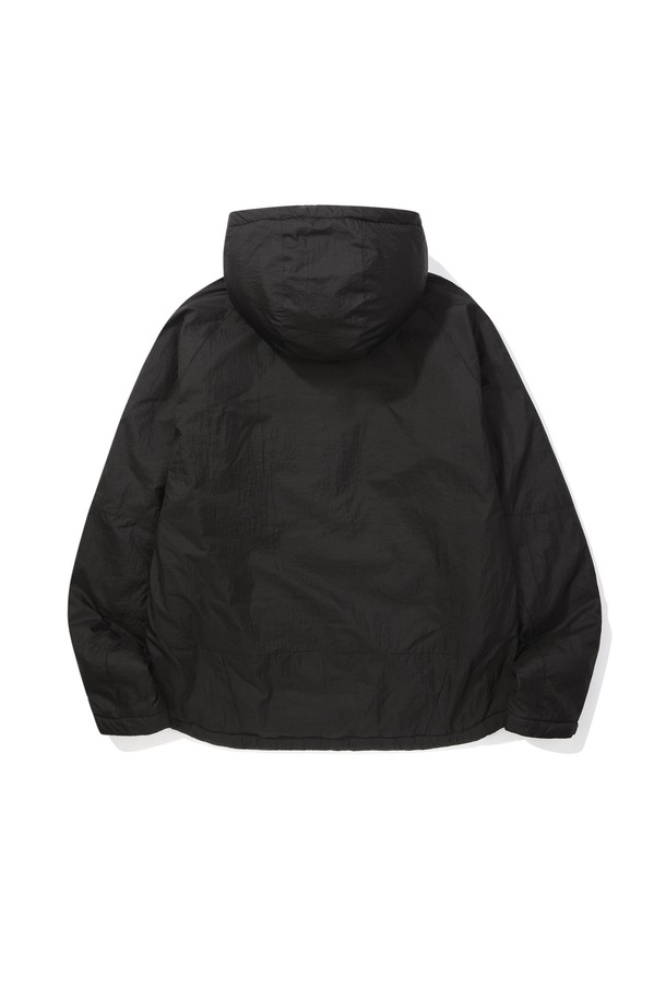 모스(MOSS) 코어 컴포트 인슐레이션 재킷 BLACK은 아웃도어 활동과 일상생활 모두에 적합한 남녀 공용 인슐레이션 재킷입니다. 봄, 가을, 겨울 계절에 걸쳐 활용할 수 있으며, 스포티하고 캐주얼한 스타일을 연출합니다. 블랙 색상의 무지 디자인으로 어떤 옷에도 쉽게 매치할 수 있으며, 레귤러 핏과 집업 여밈 방식으로 편안함을 더했습니다. 나일론과 폴리에스테르 혼방 소재로 제작되어 부드러운 촉감과 함께 방수, 방풍, 경량, 통기성, 보온성 및 흡습, 발열, 속건 기능까지 갖춰 활동성을 높였습니다. 등산, 캠핑, 겨울철 데일리룩 등 다양한 TPO에 활용하여 캐주얼, 스포티, 고프코어 스타일을 즐겨보세요.
