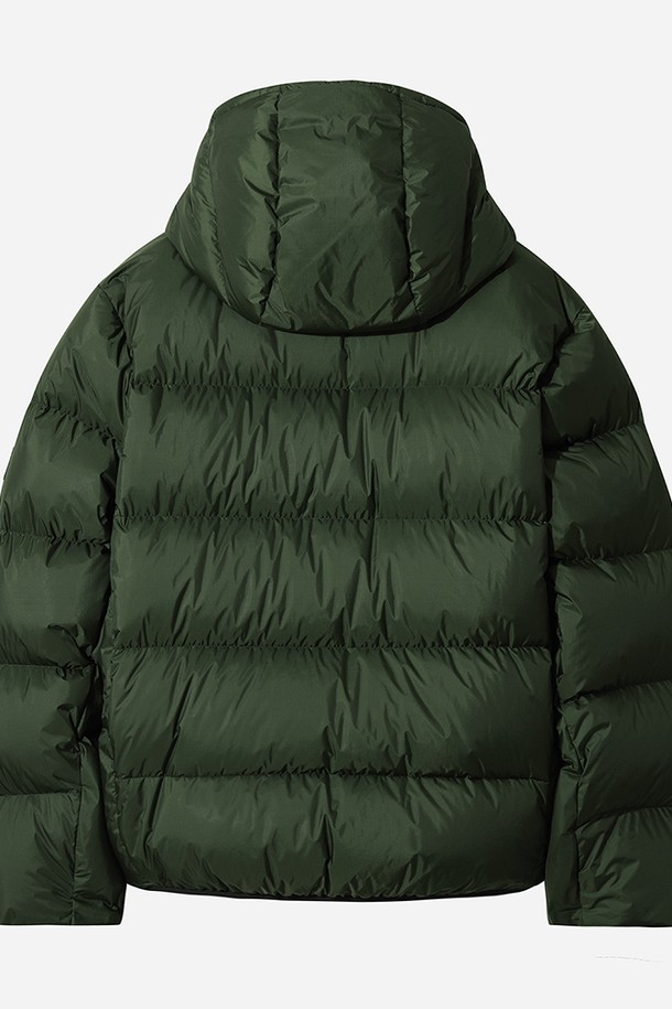 유니) 코어 D7 다운 자켓은 겨울철 일상 및 스포츠 활동에 적합한 유니섹스 스타일의 숏패딩입니다. 카키 컬러의 무지 디자인으로, 스포티, 캐주얼, 미니멀한 스타일을 연출할 수 있습니다. 두꺼운 두께감과 부드러운 촉감의 나일론 소재를 사용하여 보온성과 방풍 기능을 제공합니다. 오버핏으로 제작되어 편안한 착용감을 선사하며, 등산룩, 캠핑룩 등 다양한 TPO에 활용 가능합니다. 긴 소매, 집업 여밈 방식, 패딩 안감으로 따뜻함을 더했습니다.
