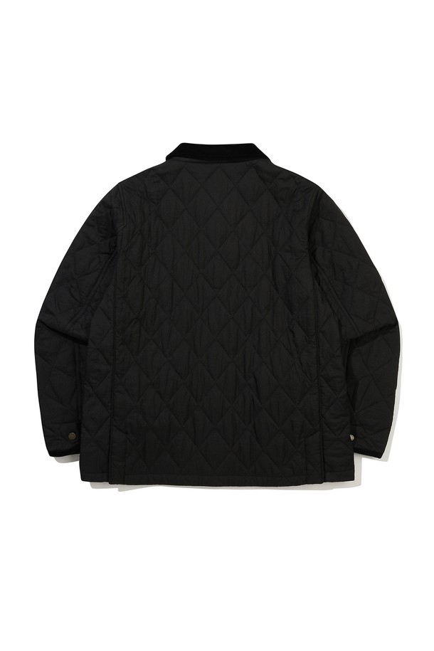 씨네프레임 경량 퀼팅 자켓 BLACK은 가을과 겨울철, 데일리룩과 산책룩에 활용하기 좋은 캐주얼 & 미니멀 스타일의 경량 패딩입니다. 블랙 색상의 나일론 소재로 제작되었으며, 부드러운 촉감과 퀼팅 디테일이 특징입니다. 세미오버핏으로 편안하게 착용할 수 있으며, 긴 소매와 스냅 버튼 여밈 방식으로 디자인되었습니다. 가볍게 걸치기 좋아 일상생활에서 편안하게 입을 수 있는 아우터입니다.
