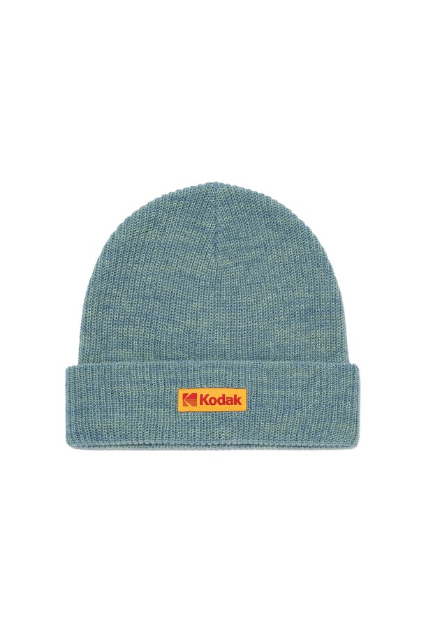 컬러플러스 비니 BLUE는 심플하고 베이직한 디자인의 비니입니다. 아크릴과 울 소재로 제작되어 가을과 겨울철에 따뜻하게 착용할 수 있습니다. 일상, 산책, 동네 마실 등 다양한 상황에서 캐주얼하고 미니멀한 스타일을 연출하기 좋습니다. 옷 스타일에 구애받지 않고 폭넓게 활용 가능한 데일리 아이템입니다. 시원한 블루 컬러가 어떤 룩에도 포인트를 더해줍니다.
