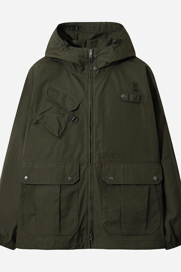 유니) 필드 재킷(KHAKI)은 밀리터리, 캐주얼 스타일을 아우르는 유니섹스 디자인의 필드 재킷입니다. 봄, 가을에 적합하며, 일상 및 아웃도어 활동에 모두 활용할 수 있습니다. 카키 컬러의 무지 디자인에 레귤러 핏으로, 버튼 여밈 방식과 중간 두께감으로 제작되었습니다. 뻣뻣한 면 소재로 제작되었으며, 넉넉한 수납을 위한 포켓과 후드가 디자인되어 실용성을 더했습니다. 출근룩, 캐주얼, 클래식, 워크웨어 스타일을 즐겨 입는 분들께 추천합니다.
