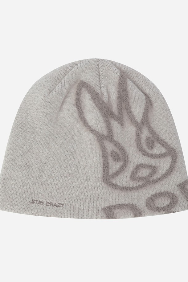 아이보리 & 다크 컬러의 램스울 자가드 비니입니다. 부드러운 촉감과 두꺼운 두께로 가을, 겨울철 보온성을 책임집니다. 캐주얼, 미니멀, 클래식 스타일의 옷차림에 잘 어울리며, 출근룩이나 데이트룩에 포인트를 더할 수 있습니다. 램스울 소재 특유의 고급스러움과 자가드 패턴의 은은한 멋을 느껴보세요. 일반적인 모자 깊이로 편안하게 착용 가능합니다.
