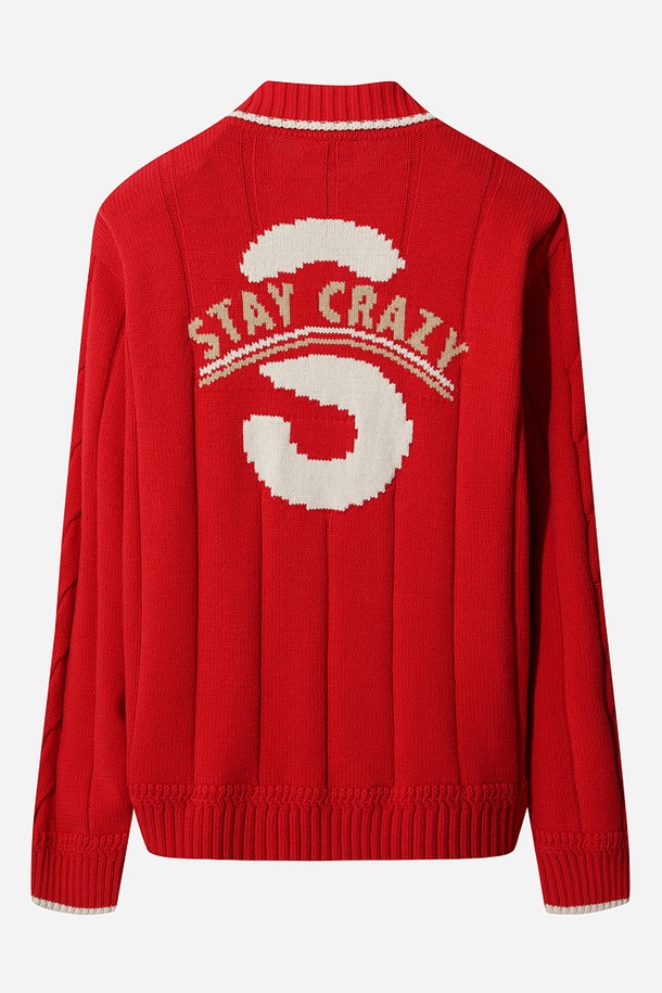 유니) 키노코빌리지 가디건(RED)은 캐주얼하고 미니멀한 스타일을 연출하기 좋은 유니섹스 가디건입니다. 부드러운 니트 소재로 제작되어 편안한 착용감을 선사하며, 봄, 가을에 활용하기 좋습니다. 레귤러 핏에 긴 소매 기장으로 제작되었으며, 레드 컬러와 레터링 디자인이 돋보입니다. 집업 디테일을 더해 활동성을 높였으며, 데일리룩에 포인트 아이템으로 활용하기 좋습니다. 중간 두께감으로 간절기 시즌에 유용하게 착용할 수 있습니다.
