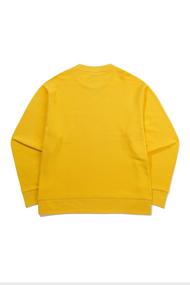 씨네라운지 클라우드 약기모 맨투맨 YELLOW는 캐주얼 및 미니멀 스타일을 추구하는 분들을 위한 데일리 아이템입니다. 옐로우 컬러의 라운드넥 디자인으로, 가을과 겨울에 따뜻하게 착용할 수 있습니다. 부드러운 촉감의 약기모 안감으로 제작되어 편안한 착용감을 선사하며, 레귤러핏으로 제작되어 다양한 체형에 잘 어울립니다. 로고 또는 프린트 무늬가 포인트로 더해져 베이직하면서도 개성 있는 스타일을 연출합니다. 긴 소매 기장의 두꺼운 두께감으로 보온성을 높였습니다.
