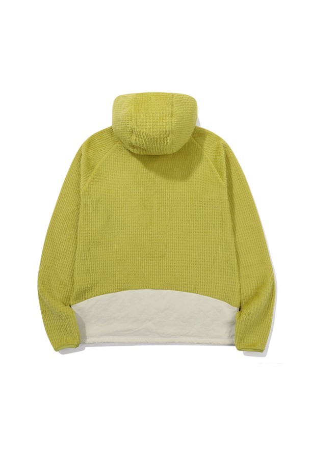 모스(MOSS) 폴라텍 알파 다이렉트 190 후드집업 YELLOW은 아웃도어 활동과 일상에서 모두 활용 가능한 남녀 공용 후드집업입니다. 가을, 겨울 시즌에 적합하며, 부드러운 촉감과 두꺼운 두께감으로 뛰어난 보온성을 제공합니다. 스포티한 스타일의 무지 디자인으로 등산룩, 캠핑룩 등 다양한 TPO에 매치하기 좋습니다. 폴리에스터 소재로 제작되었으며, 후드 디자인과 지퍼 포켓으로 실용성을 더했습니다. 레귤러핏으로 편안하게 착용 가능하며, 긴 소매 기장을 갖추었습니다.
