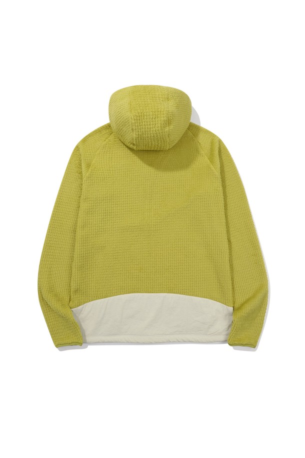 모스(MOSS) 폴라텍 알파 다이렉트 190 후드집업 YELLOW는 아웃도어 활동과 일상에서 모두 활용 가능한 공용 후드집업입니다. 옐로우 컬러에 레귤러 핏으로 제작되었으며, 가을, 겨울 시즌에 적합합니다. 폴리에스테르와 폴라텍 소재를 사용하여 두꺼운 두께감과 부드러운 촉감을 제공하며, 보온, 흡습, 발열 기능을 갖춰 쾌적하게 착용할 수 있습니다. 스포티하면서도 캐주얼한 스타일로, 등산룩이나 캠핑룩으로 활용하기 좋습니다. 무지 디자인에 긴 소매와 집업 여밈 방식으로 편안하게 입을 수 있습니다.
