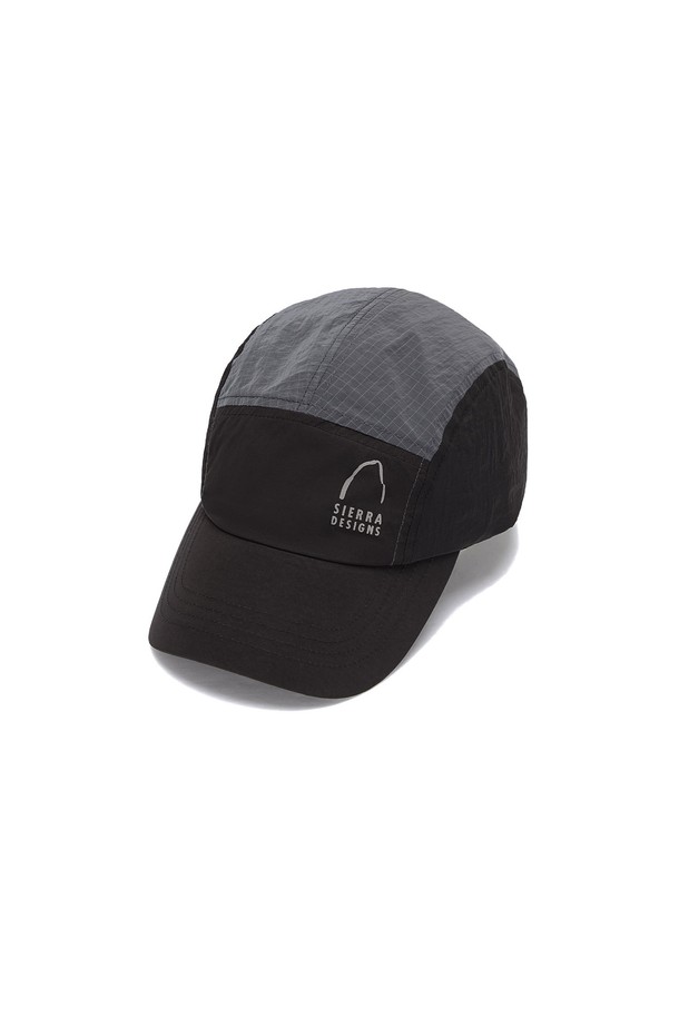 기가와트(GIGAWATT) 경량 볼캡 BLACK은 가볍고 편안한 착용감을 제공하는 볼캡입니다. 봄, 여름, 가을 계절에 적합하며, 나일론 소재로 제작되어 부드러운 촉감을 자랑합니다. 일반적인 모자 깊이와 챙 넓이로 제작되었으며, 무지 디자인에 블랙 컬러로 어떤 스타일에도 잘 어울립니다. 경량 기능으로 제작되어 여행룩, 산책룩 등 다양한 TPO에 활용 가능하며, 캐주얼, 미니멀, 시티보이 스타일을 연출하기 좋습니다.
