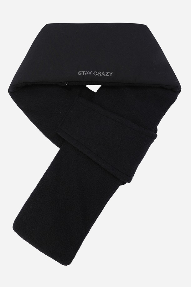 코나 패딩 머플러(BLACK)는 추운 겨울철, 따뜻함과 스타일을 동시에 잡을 수 있는 머플러입니다. 부드러운 촉감의 폴리에스테르 소재와 패딩 충전재를 사용하여 보온성을 극대화하여 제작되었습니다. 무지 블랙 컬러로 어떤 스타일에도 쉽게 매치할 수 있으며, 캐주얼, 미니멀, 클래식 등 다양한 스타일을 연출할 수 있습니다. 출근룩이나 여행룩에 활용하여 따뜻하고 편안한 겨울을 보내세요.
