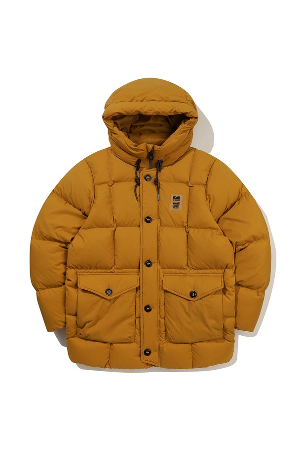 미드 기장의 라이트 다운 재킷, 옐로우 컬러입니다. 클래식 스타일의 무지 디자인으로, 겨울철 일상복으로 활용하기 좋습니다. 700+ 필파워 유럽산 물라드 오리털 충전재와 두꺼운 두께감으로 뛰어난 보온성을 제공하며, 경량 소재를 사용하여 편안한 착용감을 선사합니다. 허리 스트링과 집업 여밈 방식, 오버핏 디자인으로 스타일리시하게 연출할 수 있으며, 긴 소매 기장으로 보온성을 더했습니다. 나일론과 폴리에스테르 혼방 소재로 제작되었습니다.
