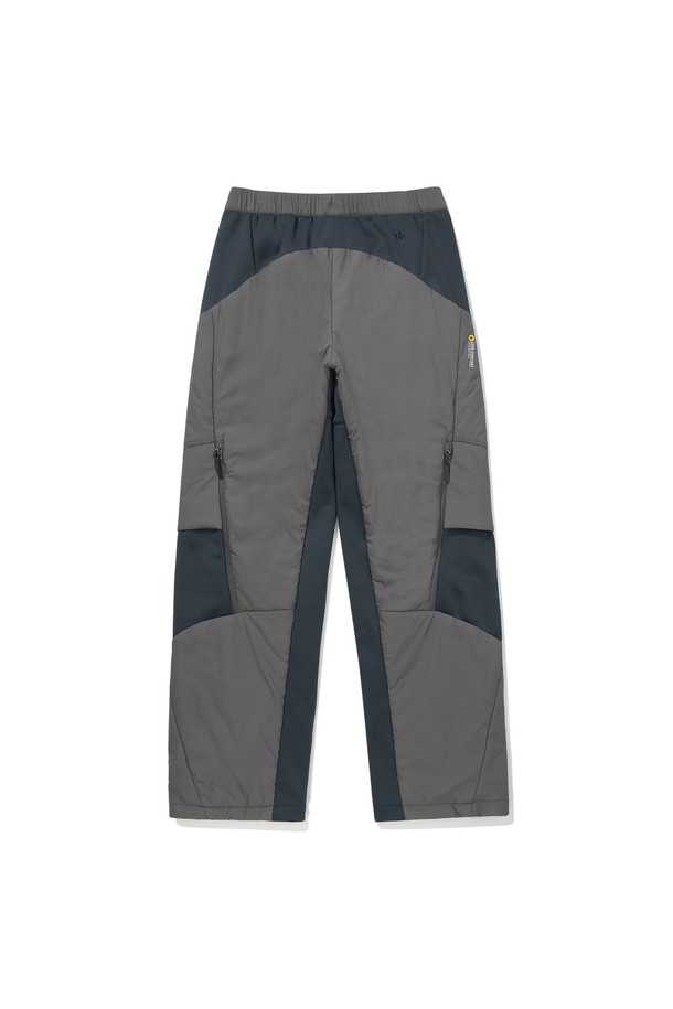 W) 로사(ROSA) 코어 컴포트 인슐레이션 팬츠(레귤러핏) CHARCOAL는 겨울철 스포츠 및 일상 활동에 적합한 남녀 공용 인슐레이션 팬츠입니다. 차콜 색상의 무지 디자인으로 스포티, 미니멀, 고프코어 스타일을 연출할 수 있습니다. 보온 기능과 방수 기능이 있어 추운 날씨에도 쾌적함을 유지하며, 부드러운 촉감의 나일론 소재와 두꺼운 두께, 패딩 안감으로 따뜻함을 더했습니다. 레귤러핏으로 편안한 착용감을 제공하며, 등산, 캠핑, 러닝 등 다양한 TPO에 활용 가능합니다. 허리 밴딩 처리로 활동성을 높였습니다.
