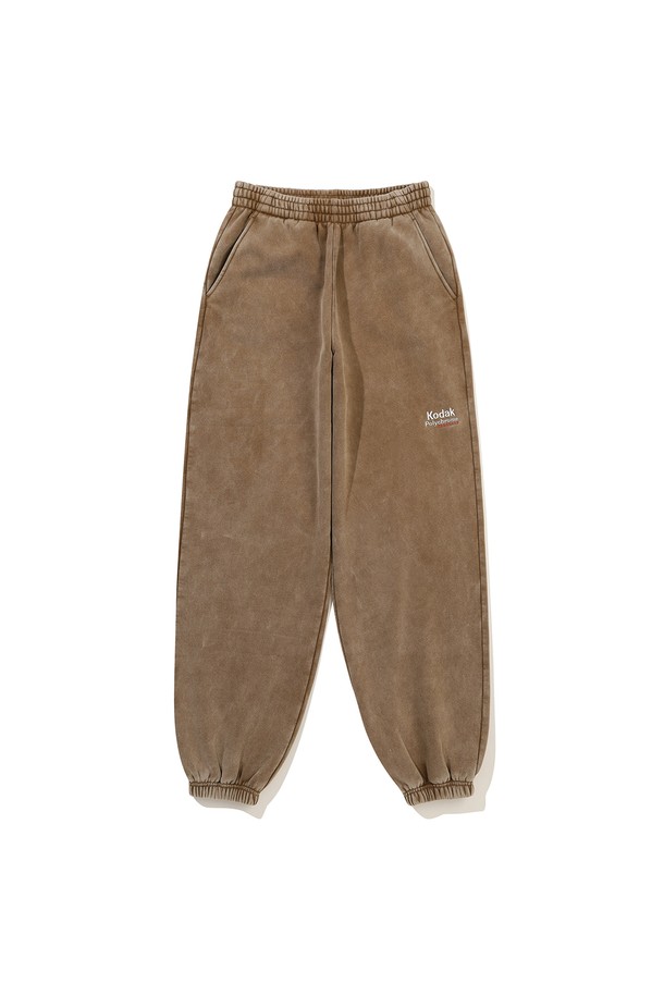 레인보우 스노우워싱 기모 조거 팬츠 BROWN은 부드러운 촉감의 기모 안감으로 포근함을 더한 조거 팬츠입니다. 릴랙스 핏으로 편안한 착용감을 선사하며, 캐주얼, 스포티, 미니멀 스타일을 연출하기 좋습니다. 스노우 워싱 기법으로 은은한 빈티지 무드를 자아내며, 가을, 겨울철 일상복이나 집콕룩, 산책룩으로 활용하기 좋습니다. 밴딩 처리된 허리 부분은 활동성을 높여줍니다. 브라운 컬러로 어떤 상의와도 쉽게 매치할 수 있어 실용적입니다.
