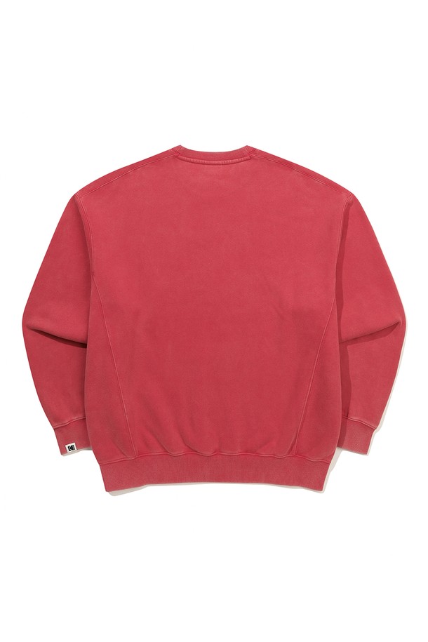 **레인보우 스노우워싱 기모 맨투맨 PINK**

부드러운 촉감의 기모 안감으로 포근함을 더한 여성용 맨투맨입니다. 핑크 컬러에 무지 디자인으로 어떤 스타일에도 잘 어울리는 캐주얼한 상의입니다. 가을, 겨울 시즌에 적합하며, 레귤러 핏과 긴 소매 기장으로 편안하게 착용할 수 있습니다. 스노우워싱 기법으로 빈티지한 멋을 더했으며, 라운드넥 디자인으로 깔끔한 실루엣을 연출합니다. 데일리룩, 미니멀룩에 활용하기 좋은 아이템입니다.
