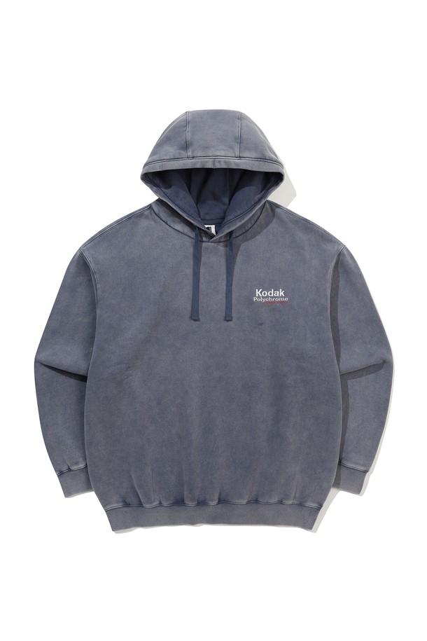 네이비 컬러의 레인보우 스노우워싱 기모 후드입니다. 넉넉한 루즈핏으로 편안한 착용감을 선사하며, 가을과 겨울에 따뜻하게 입을 수 있습니다. 부드러운 기모 안감과 두꺼운 두께감으로 보온성을 높였습니다. 스노우워싱 기법으로 은은한 빈티지 스타일을 더했으며, 캐주얼, 스포티, 미니멀 스타일을 모두 소화할 수 있는 활용도 높은 후드티입니다. 긴 소매 기장과 후드 디자인으로, 일상에서 편안하게 즐겨 입기 좋습니다.
