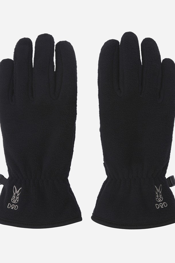 히트레스트 헤비 글러브(BLACK)는 겨울철 추위로부터 손을 보호해 줄 방한용 장갑입니다. 부드러운 촉감의 폴리에스테르 소재로 제작되어 편안한 착용감을 선사합니다. 무지 패턴의 블랙 컬러로, 미니멀, 클래식, 캐주얼 등 다양한 스타일의 출근룩에 매치하기 좋습니다. 두꺼운 두께감으로 보온성을 높여 추운 날씨에도 따뜻하게 손을 유지시켜 줍니다. 일상생활은 물론, 추운 날씨의 야외 활동 시에도 유용하게 사용할 수 있습니다.
