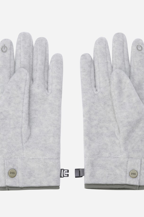 히트레스트 라이트 글러브(L.MELANGE GREY)는 캠핑, 러닝, 하이킹, 사이클 등 다양한 아웃도어 활동에 적합한 장갑입니다. 멜란지 그레이 컬러의 무지 디자인으로 캐주얼, 스포티, 미니멀 스타일을 연출하기 좋습니다. 봄, 가을에 착용하기 좋은 얇은 두께의 폴리에스테르 소재로 제작되어 부드러운 촉감과 가벼운 무게감을 자랑합니다. 뛰어난 보온 및 방풍 기능을 갖춰 쾌적한 착용감을 제공하며, 신축성이 있어 활동성을 높여줍니다. 단독 착용은 물론 이너 장갑으로도 활용 가능하여 실용적입니다.
