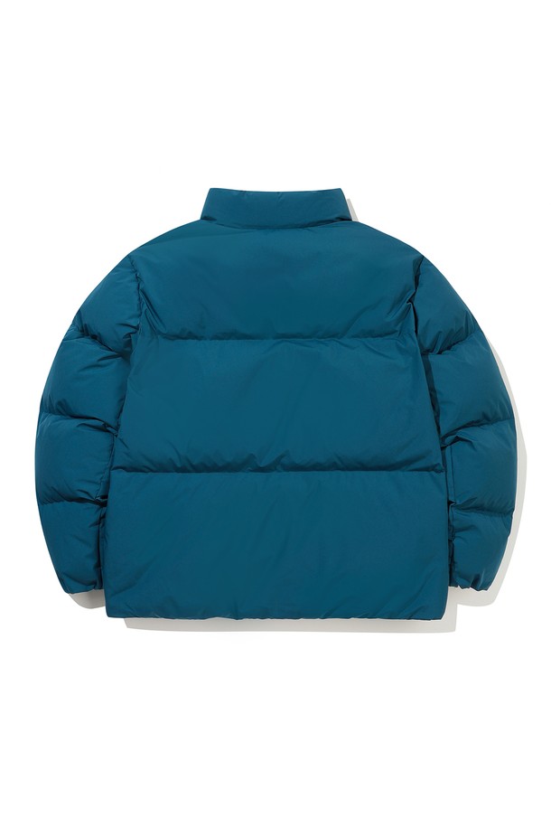 세련된 스타일과 높은 보온성을 자랑하는 스텐넥 덕다운 재킷 BLUE입니다. 윈드스토퍼 기능으로 외부 바람을 효과적으로 막아주며, 700 필파워 이상의 유러피안 물라드 덕다운 충전재(오리 솜털 80%, 오리 깃털 20%)로 뛰어난 보온성을 제공합니다. 시그니처 스텐넥 디자인, 소매 스트랩, 밑단 조임 스트랩으로 디테일을 더했으며, 경량(250g)으로 편안한 착용감을 선사합니다. 데일리룩, 출근룩, 여행룩 등 다양한 TPO에 미니멀, 클래식, 캐주얼 스타일을 연출하기 좋습니다.
